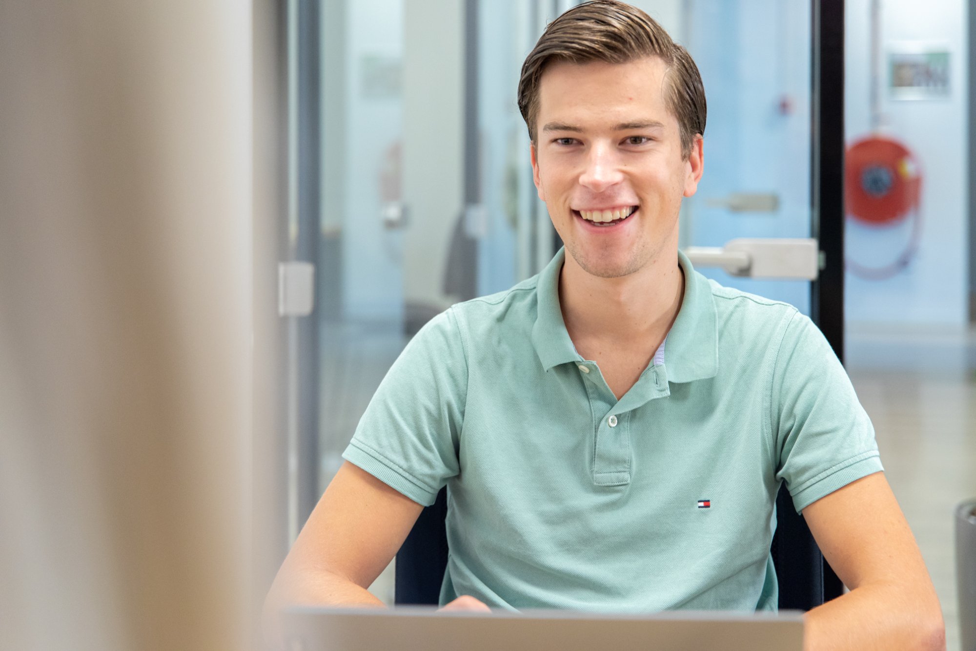 Salesupply employee analysing e-commerce performance data on laptop