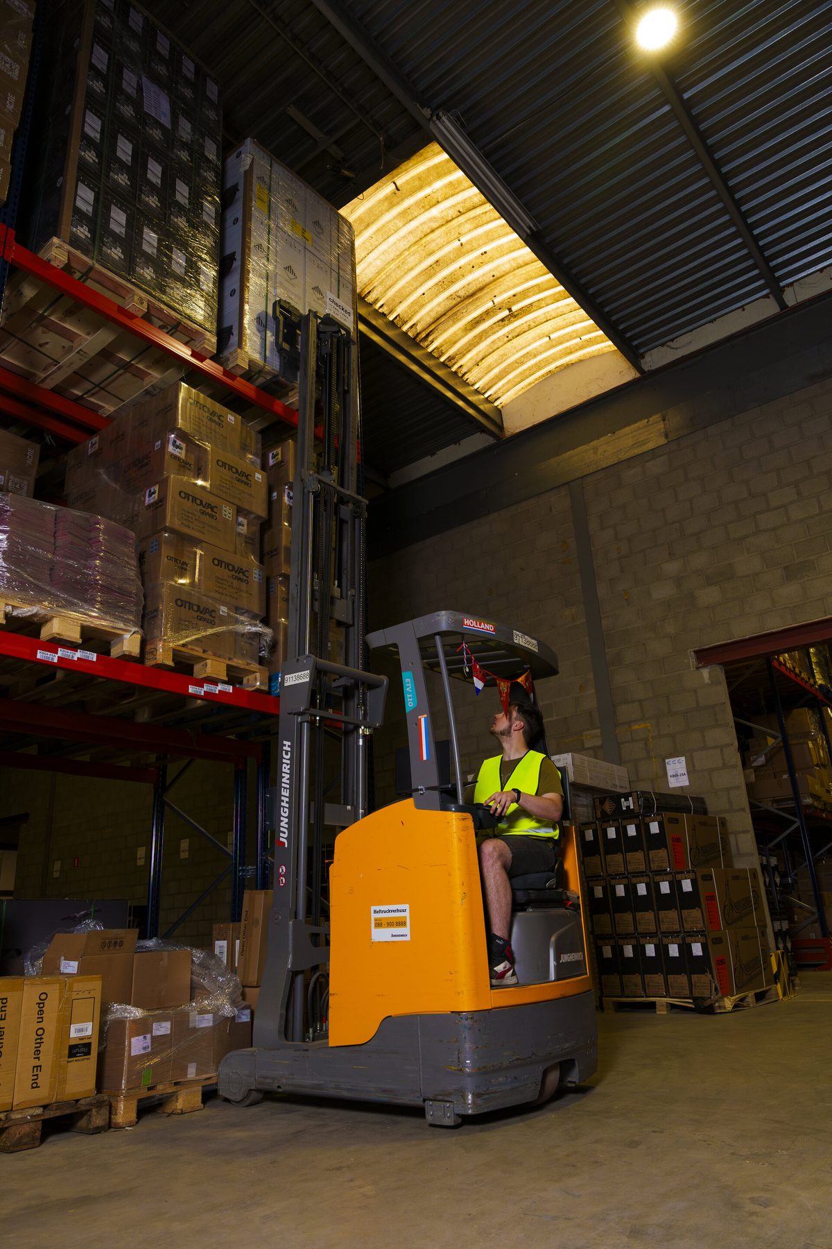 Salesupply European fulfillment network — 27 hubs across 8 countries